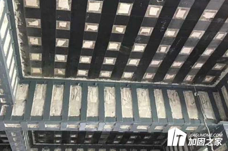 在建筑加固施工時，如何保證全程安全施工?